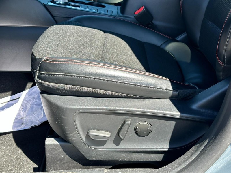 Ford Escape Vehicle Full-screen Gallery Image 18