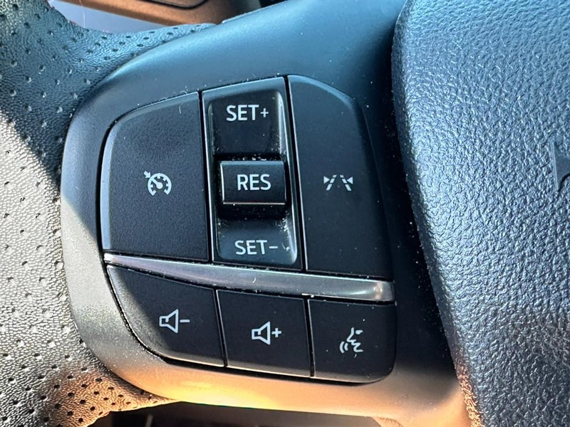 Ford Escape Vehicle Full-screen Gallery Image 19