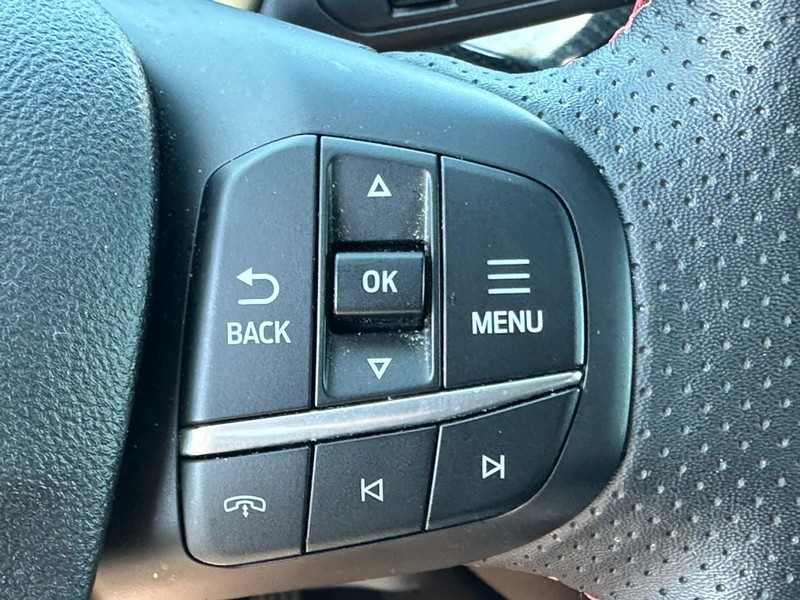 Ford Escape Vehicle Full-screen Gallery Image 20