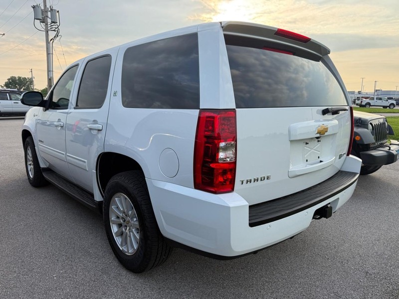 Chevrolet Tahoe Hybrid Vehicle Full-screen Gallery Image 3
