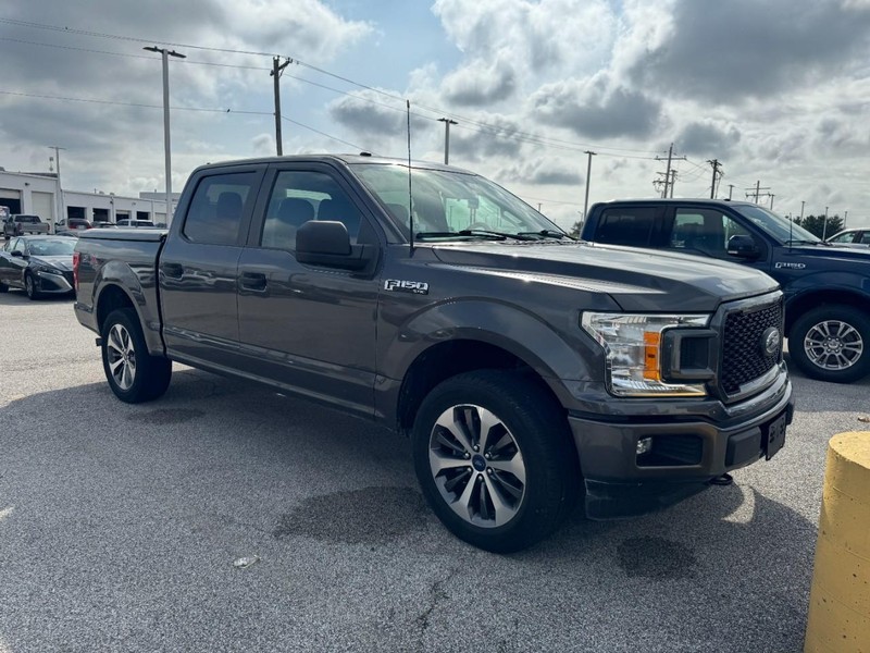 Ford F-150 Vehicle Full-screen Gallery Image 2