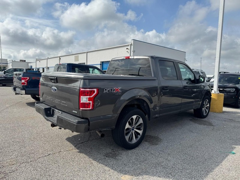 Ford F-150 Vehicle Full-screen Gallery Image 3