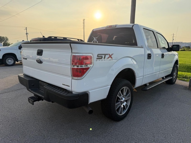 Ford F-150 Vehicle Full-screen Gallery Image 4
