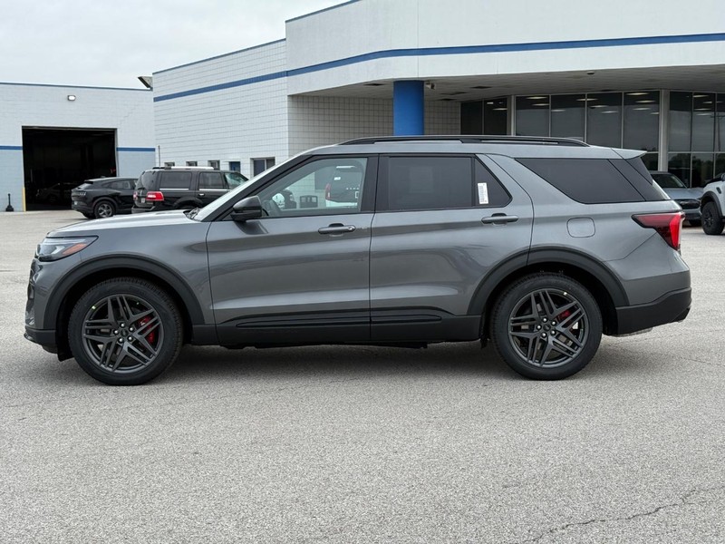 Ford Explorer Vehicle Full-screen Gallery Image 2