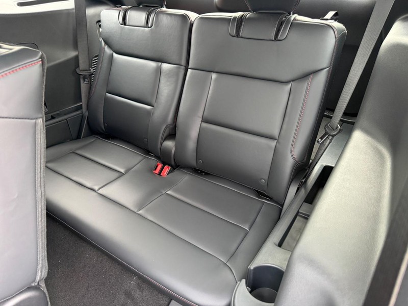 Ford Explorer Vehicle Full-screen Gallery Image 5