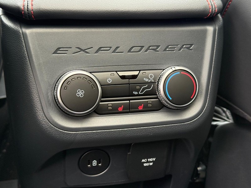 Ford Explorer Vehicle Full-screen Gallery Image 8