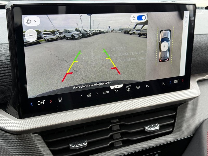 Ford Explorer Vehicle Full-screen Gallery Image 15