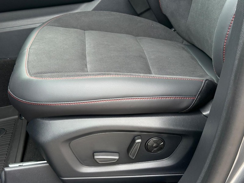 Ford Explorer Vehicle Full-screen Gallery Image 21