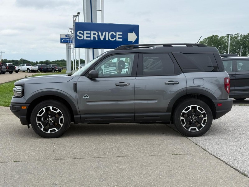 Ford Bronco Sport Vehicle Full-screen Gallery Image 02