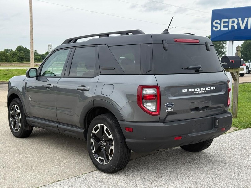 Ford Bronco Sport Vehicle Full-screen Gallery Image 03