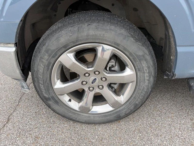 Ford F-150 Vehicle Full-screen Gallery Image 2