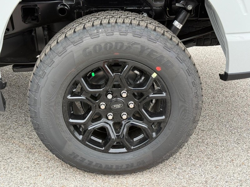 Ford F-150 Vehicle Full-screen Gallery Image 4