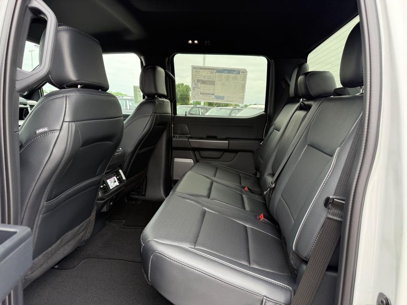 Ford F-150 Vehicle Full-screen Gallery Image 5