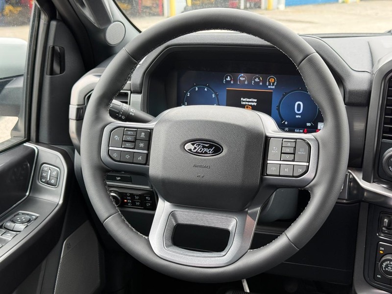 Ford F-150 Vehicle Full-screen Gallery Image 7