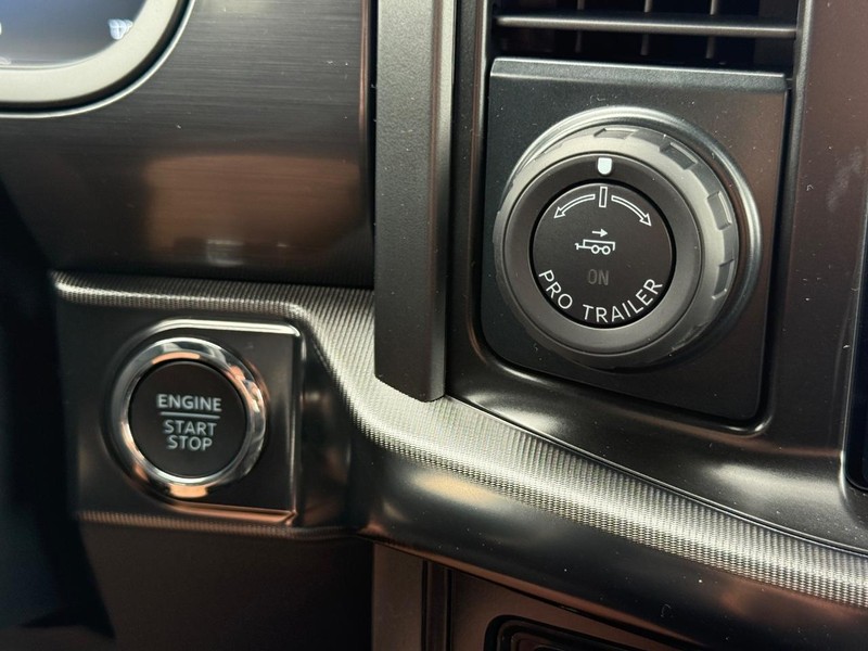 Ford F-150 Vehicle Full-screen Gallery Image 10