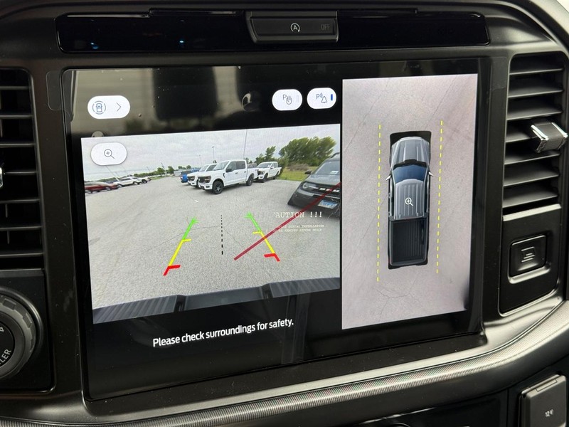 Ford F-150 Vehicle Full-screen Gallery Image 12