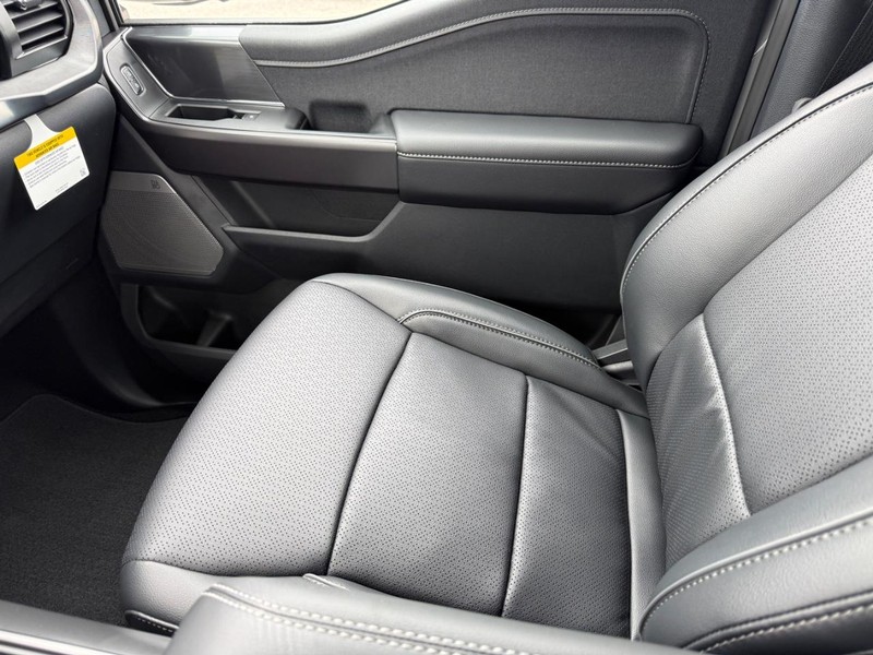 Ford F-150 Vehicle Full-screen Gallery Image 17