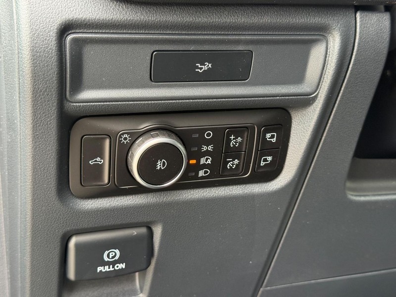 Ford F-150 Vehicle Full-screen Gallery Image 18