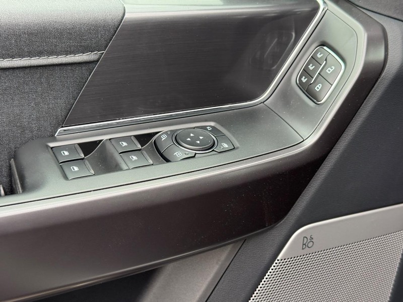 Ford F-150 Vehicle Full-screen Gallery Image 20