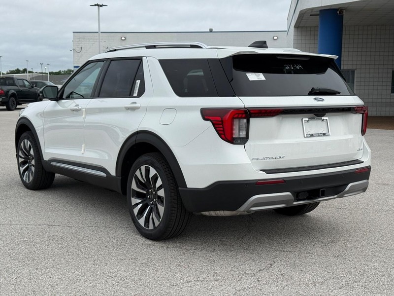 Ford Explorer Vehicle Full-screen Gallery Image 3