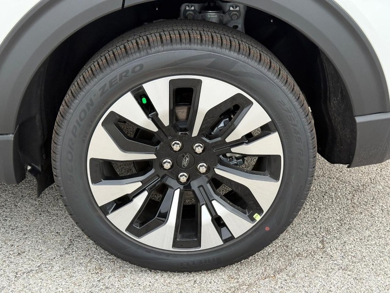 Ford Explorer Vehicle Full-screen Gallery Image 4