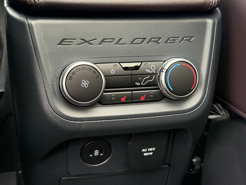 Ford Explorer Vehicle Full-screen Gallery Image 8
