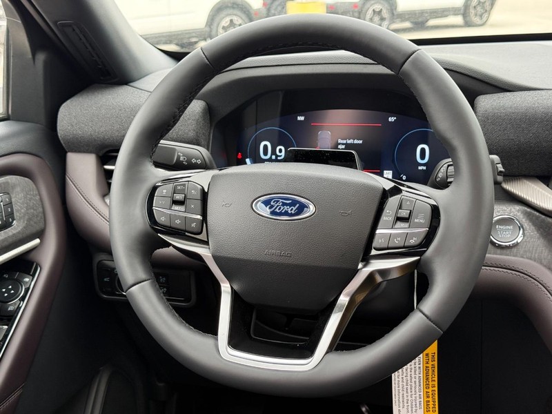 Ford Explorer Vehicle Full-screen Gallery Image 10