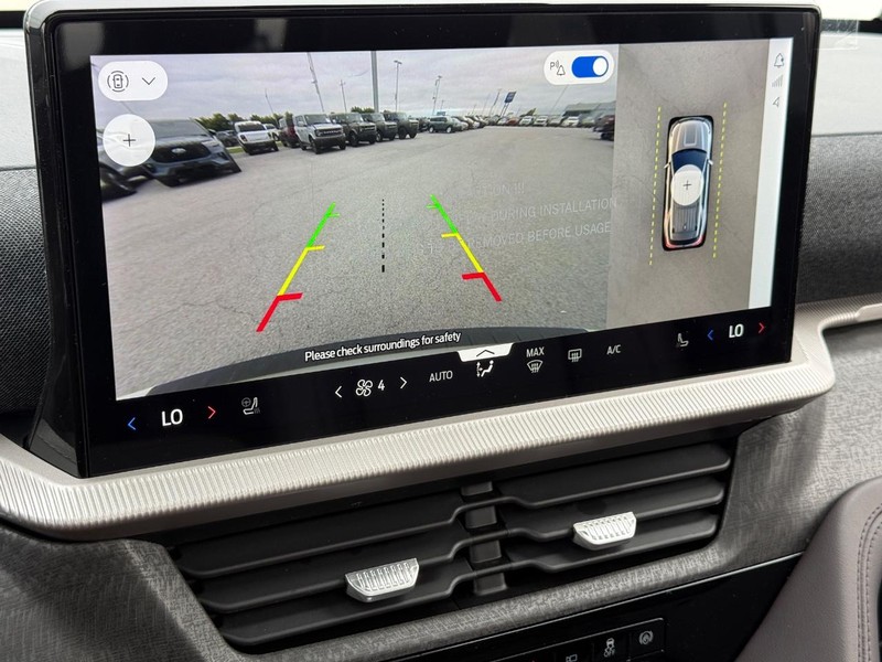 Ford Explorer Vehicle Full-screen Gallery Image 15