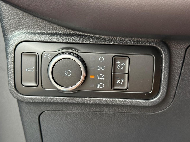 Ford Explorer Vehicle Full-screen Gallery Image 19