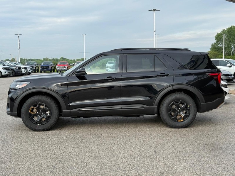 Ford Explorer Vehicle Full-screen Gallery Image 2