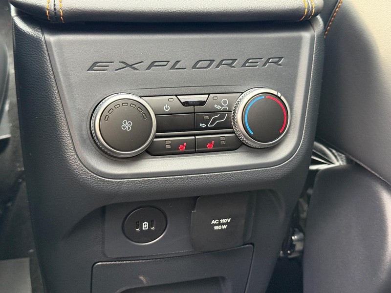 Ford Explorer Vehicle Full-screen Gallery Image 8