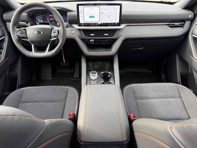 Ford Explorer Vehicle Full-screen Gallery Image 9
