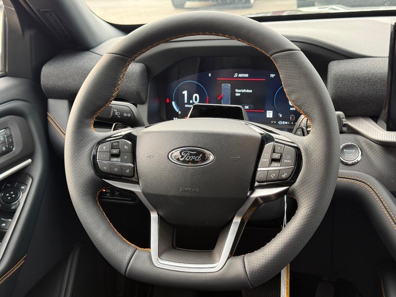 Ford Explorer Vehicle Full-screen Gallery Image 10