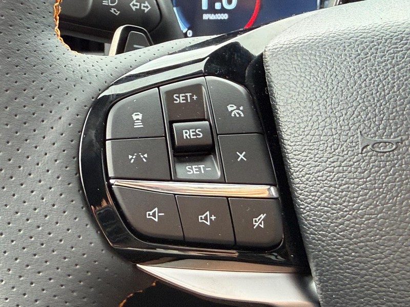 Ford Explorer Vehicle Full-screen Gallery Image 11