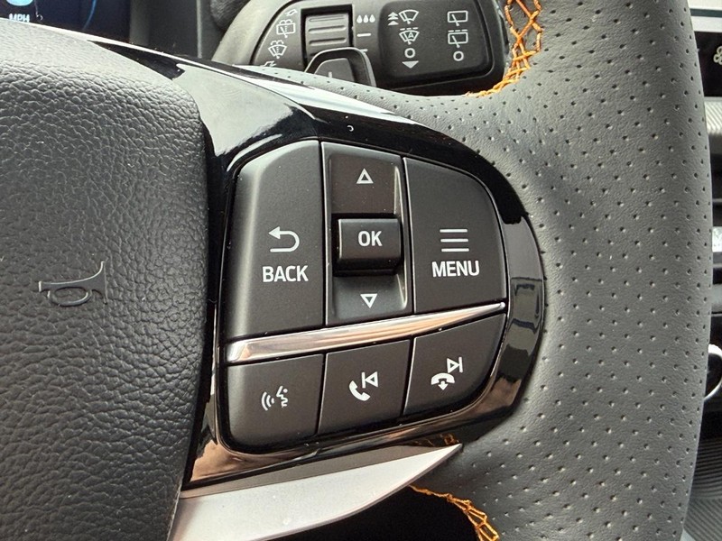 Ford Explorer Vehicle Full-screen Gallery Image 12