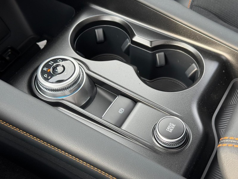 Ford Explorer Vehicle Full-screen Gallery Image 17