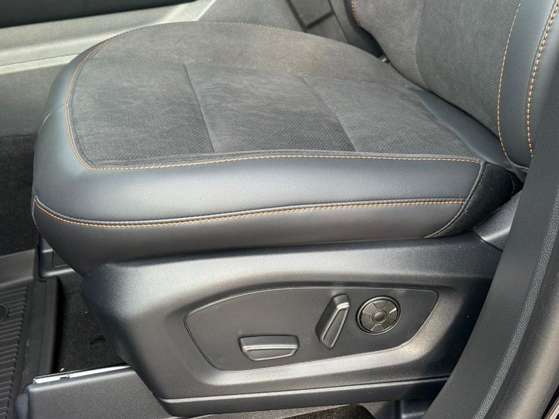 Ford Explorer Vehicle Full-screen Gallery Image 21