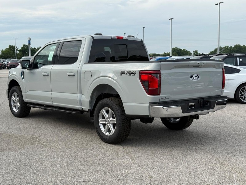 Ford F-150 Vehicle Full-screen Gallery Image 3