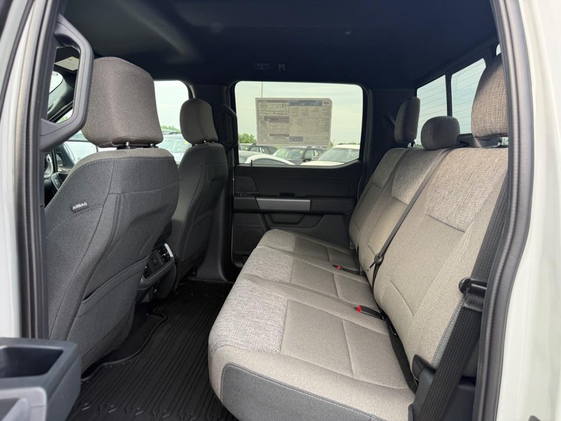 Ford F-150 Vehicle Full-screen Gallery Image 5