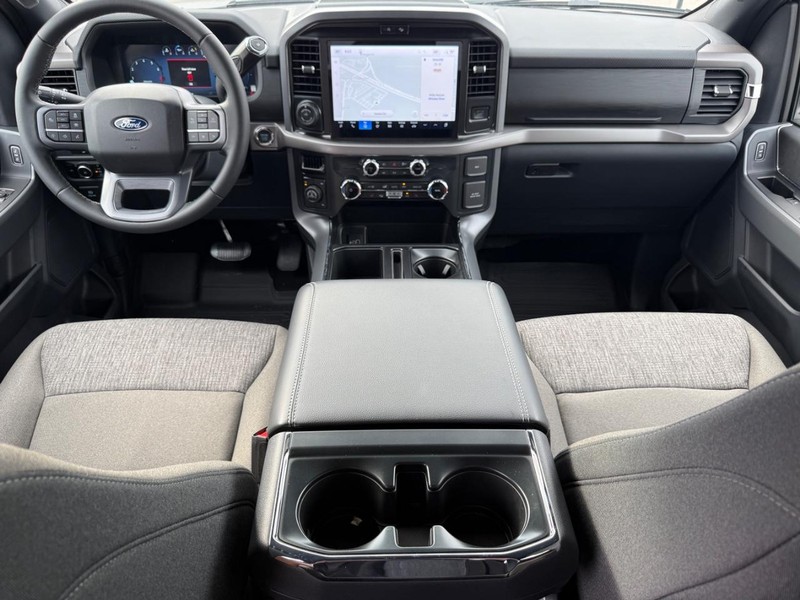Ford F-150 Vehicle Full-screen Gallery Image 6