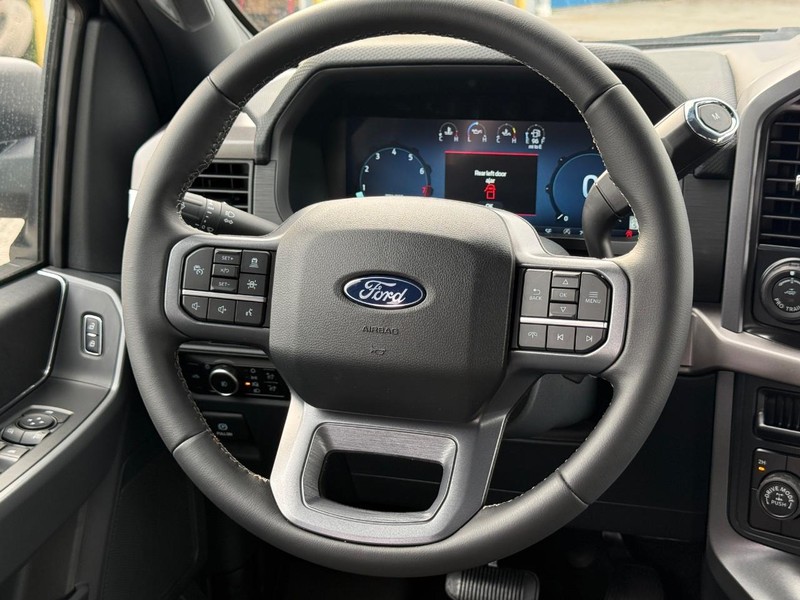 Ford F-150 Vehicle Full-screen Gallery Image 7