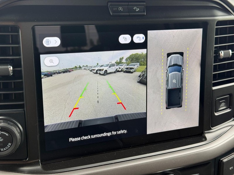 Ford F-150 Vehicle Full-screen Gallery Image 12