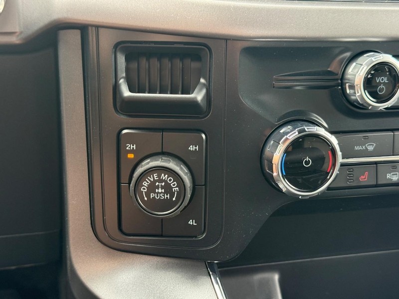 Ford F-150 Vehicle Full-screen Gallery Image 13