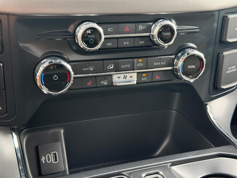 Ford F-150 Vehicle Full-screen Gallery Image 14