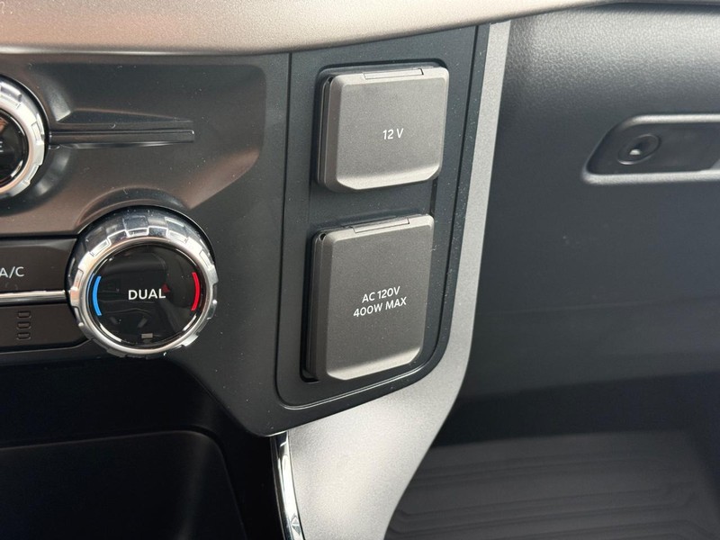 Ford F-150 Vehicle Full-screen Gallery Image 15