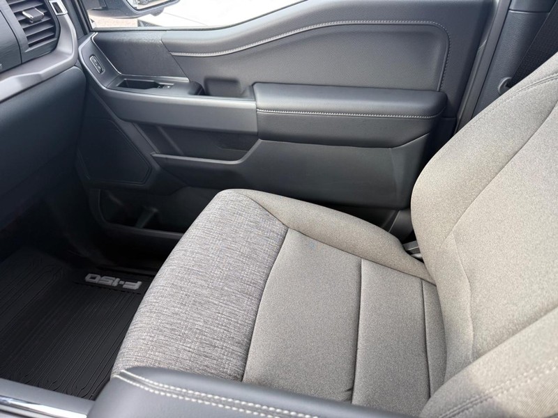 Ford F-150 Vehicle Full-screen Gallery Image 16