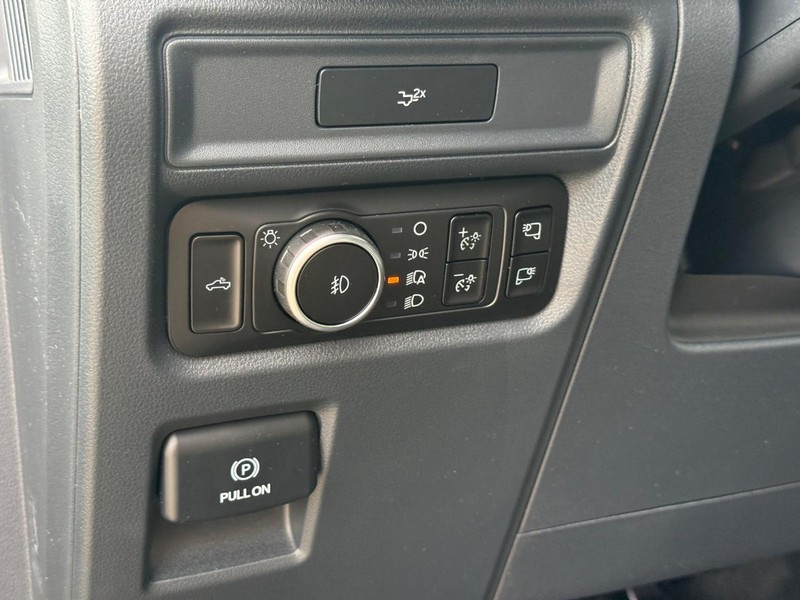 Ford F-150 Vehicle Full-screen Gallery Image 17