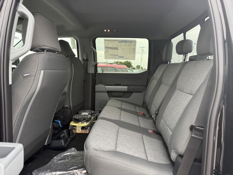 Ford Super Duty F-250 SRW Vehicle Full-screen Gallery Image 5