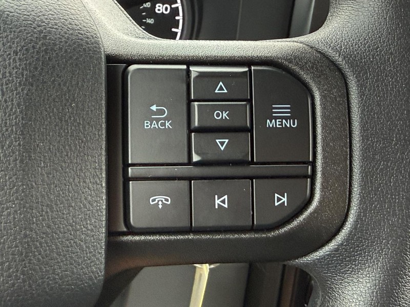 Ford Super Duty F-250 SRW Vehicle Full-screen Gallery Image 9