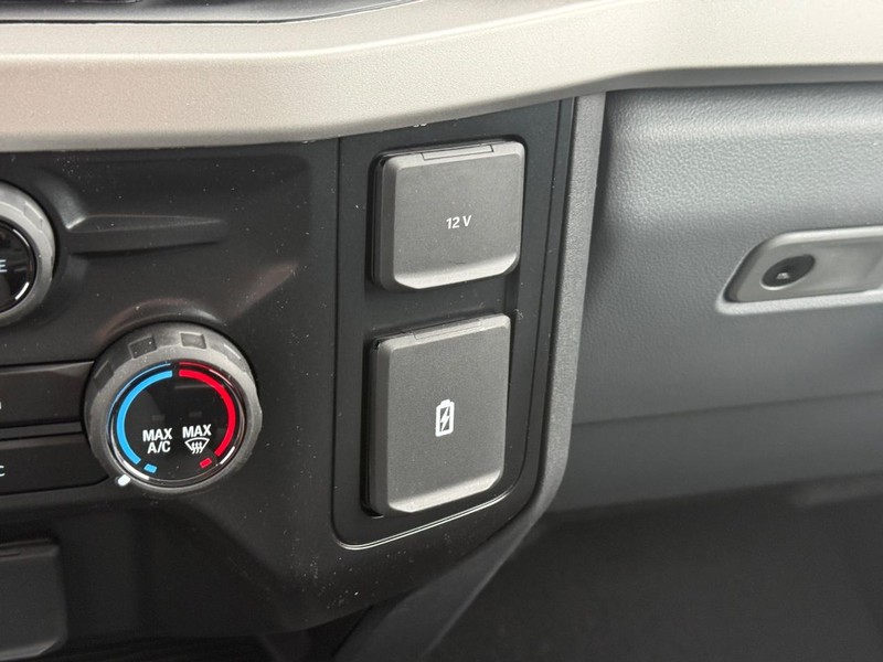 Ford Super Duty F-250 SRW Vehicle Full-screen Gallery Image 13